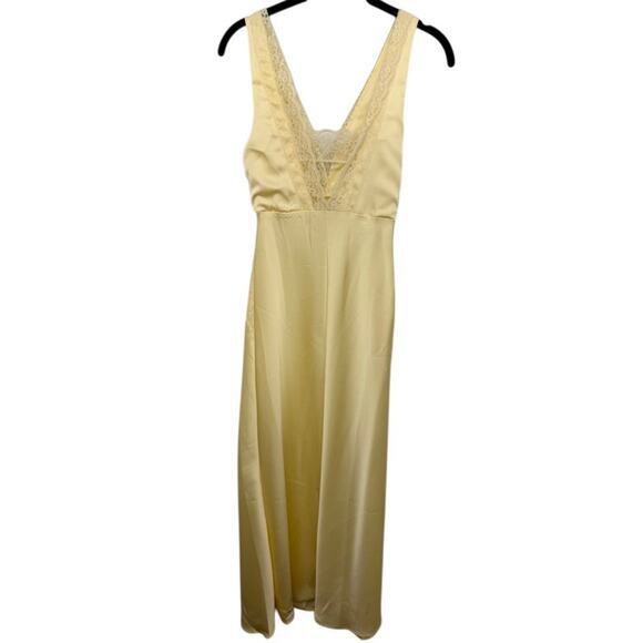Selfie Leslie Yellow Maxi Dress Bridal Bridesmaid Satin Sleeveless V-Neck S NWT - Picture 3 of 8